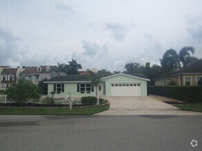 Building Photo - 736 Cadiz Rd