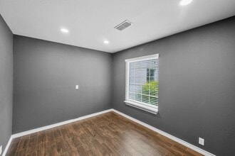 Building Photo - 10519 Fawnview Dr