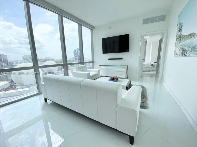 Building Photo - 851 NE 1st Ave