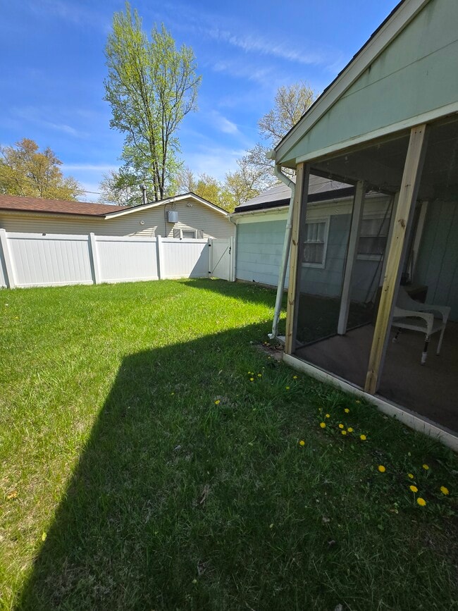 Building Photo - 16 Elridge Ln