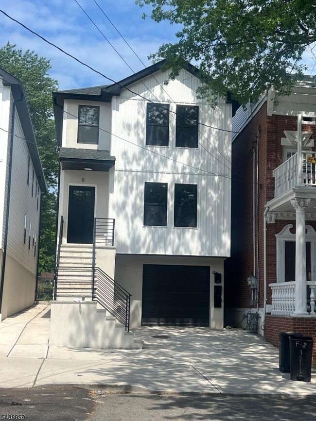 Building Photo - 5 Montclair Ave