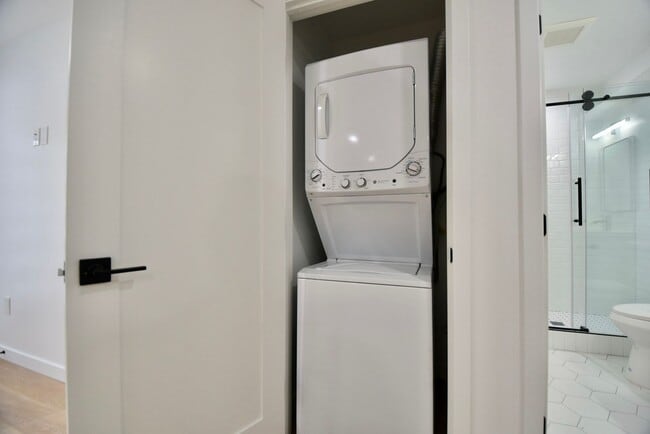 Building Photo - 1507