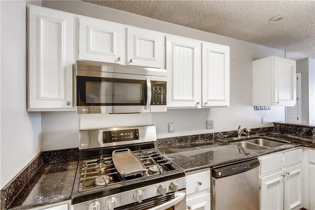 Building Photo - 505 Live Oak Dr