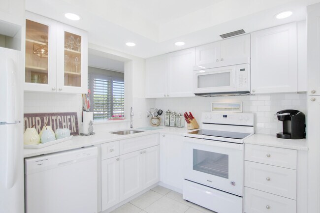 Building Photo - 325 S Beach Rd
