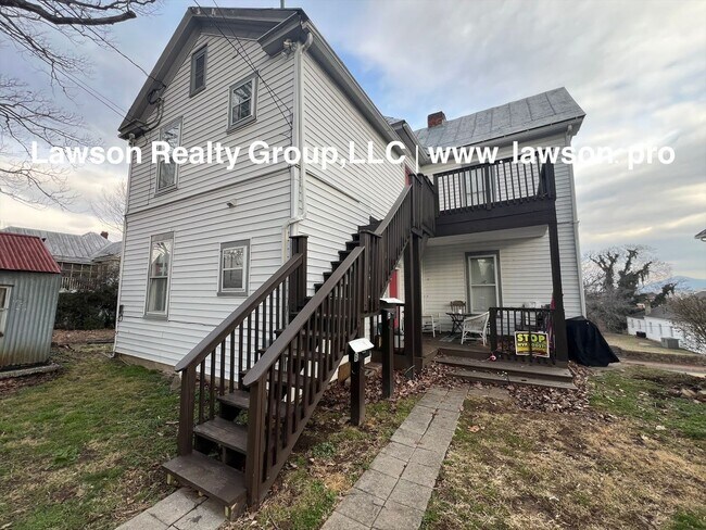 Foto del edificio - 360 Mountain Ave SW