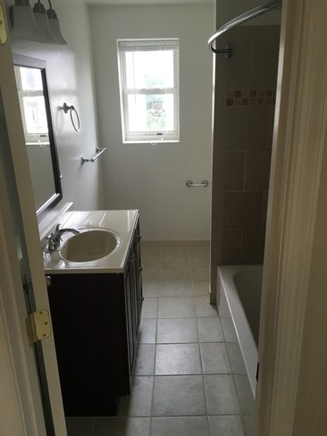 BR1 Bath - 1210 Delafield Pl NW