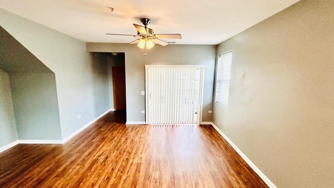 Building Photo - 2215 Aurora Dr