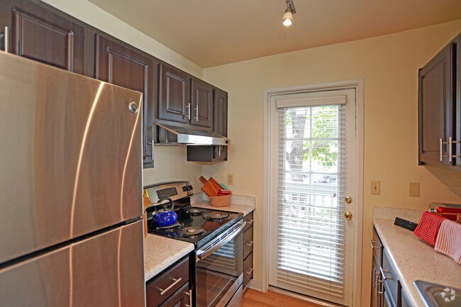 2BR, 2BA - The Spruce - The Richfield