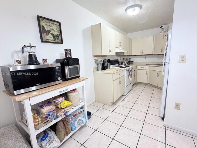 Foto del edificio - 954 NW 14th St