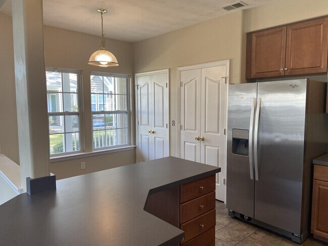 Building Photo - 141 Ellis Dr