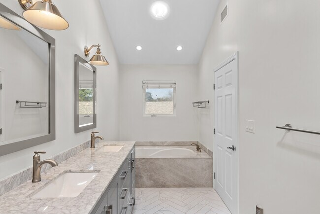 Baño principal - 4242 Van Nuys Blvd