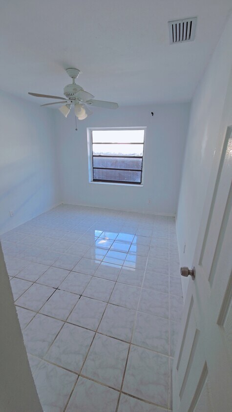 Foto principal - 1305 NE 146th St