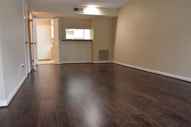 Building Photo - 6410 Del Monte Dr