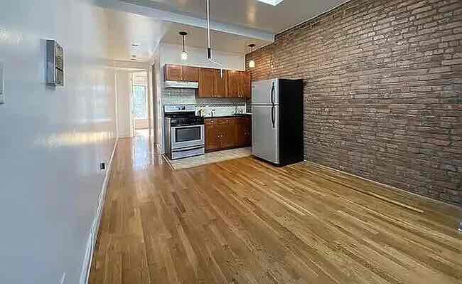 Building Photo - 296 Ellery St