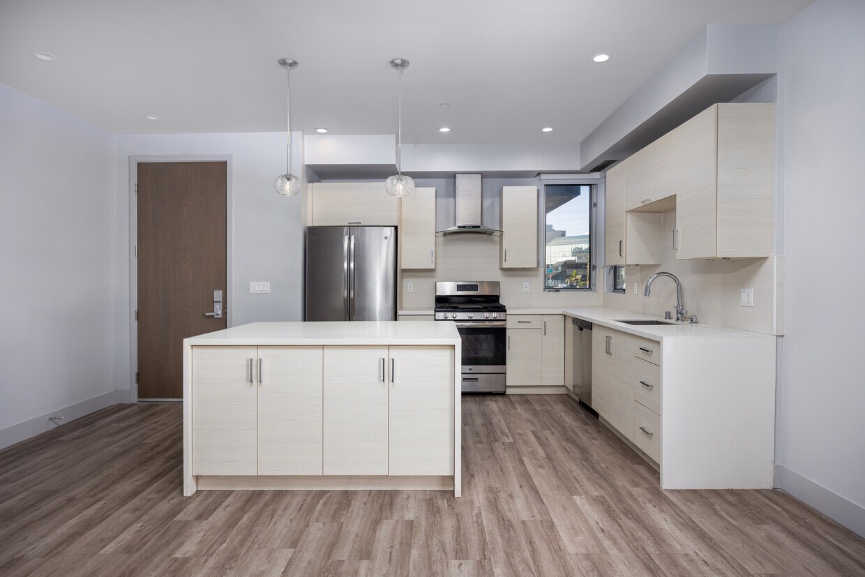 Foto principal - 11048 W Olympic Blvd