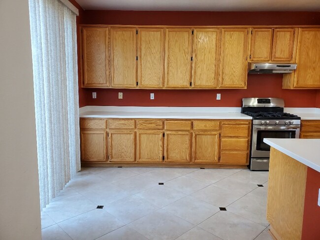 Foto del edificio - Charming Home For Rent in Folsom
