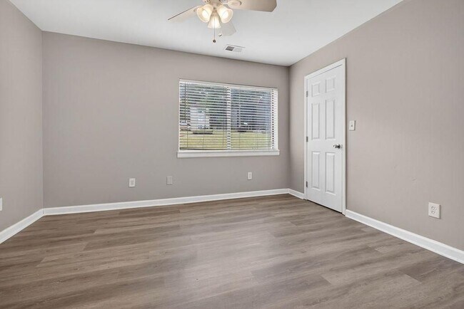 Building Photo - 3575 Oakvale Rd
