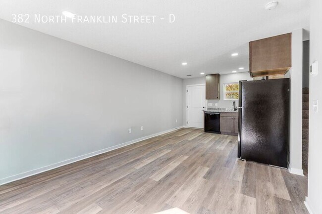 Foto del edificio - 382 N Franklin St