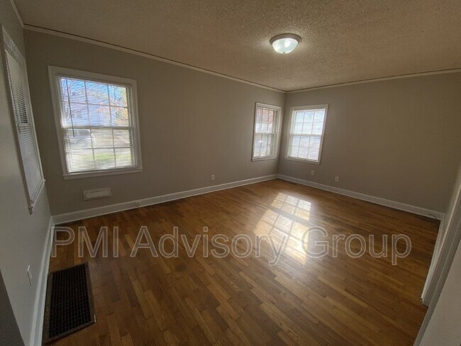 Foto del edificio - 617 SW Roosevelt St