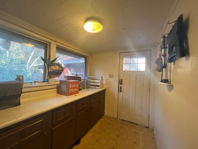 Building Photo - 3 br, 2 bath House - 791 Willey Street