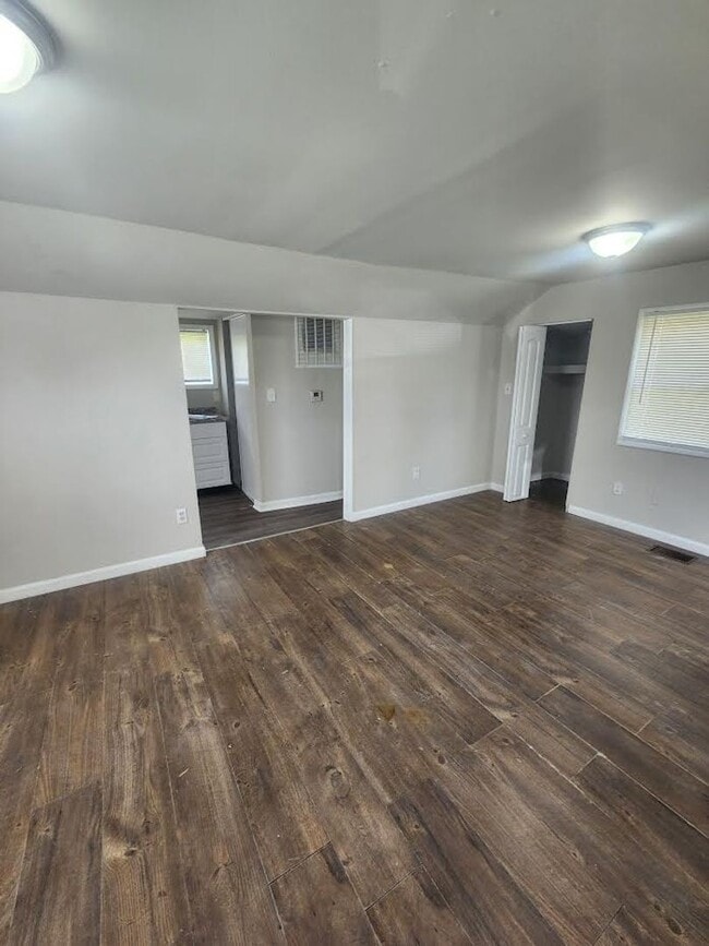 Building Photo - Studio Apartment on S Brookville Rd & S Arlington Ave