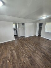 Building Photo - 565 S Webster Ave