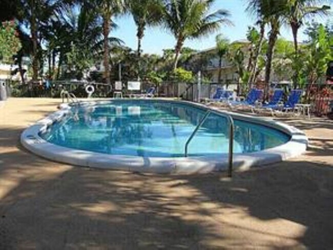 Building Photo - 4051 NE 13th Ave