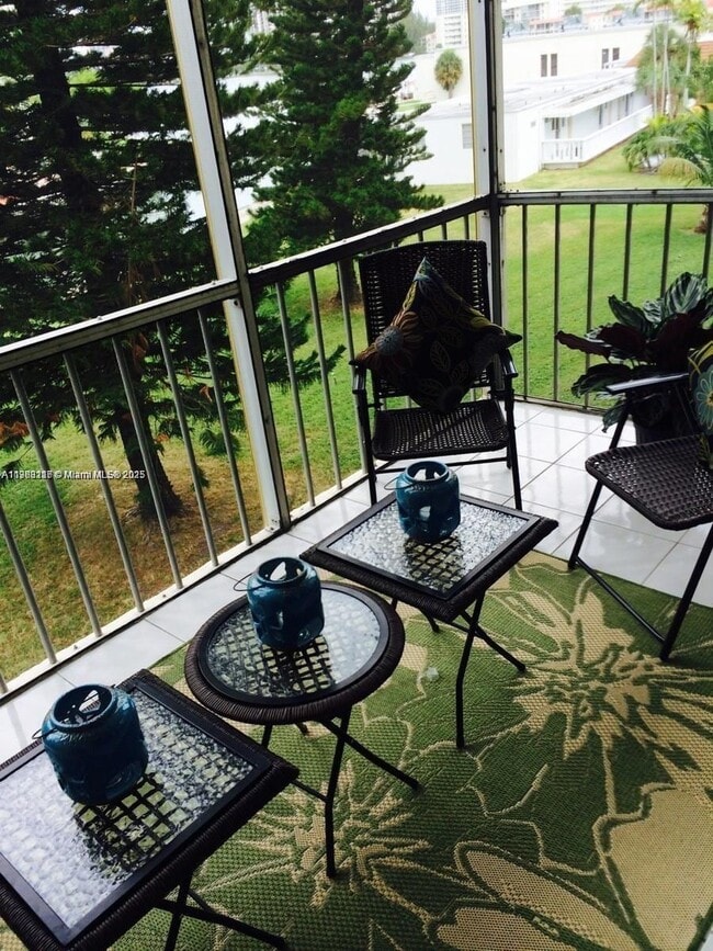 Building Photo - 2905 Point E Dr