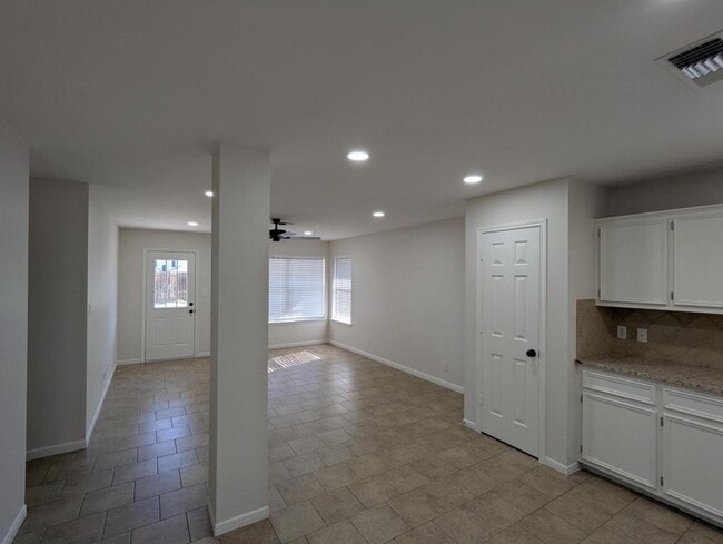 Building Photo - 210 Stone Gate Dr