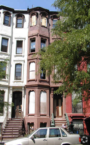 Primary Photo - 562 Washington Ave
