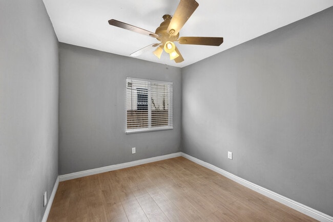 Building Photo - 1633 W 37th St