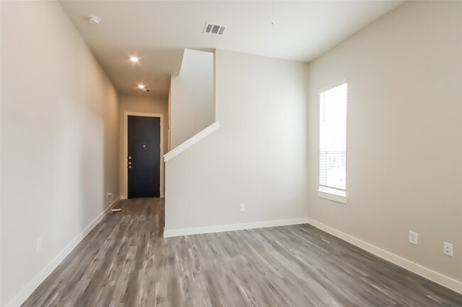 Foto del edificio - 9835 Willow Creek Commerce Dr