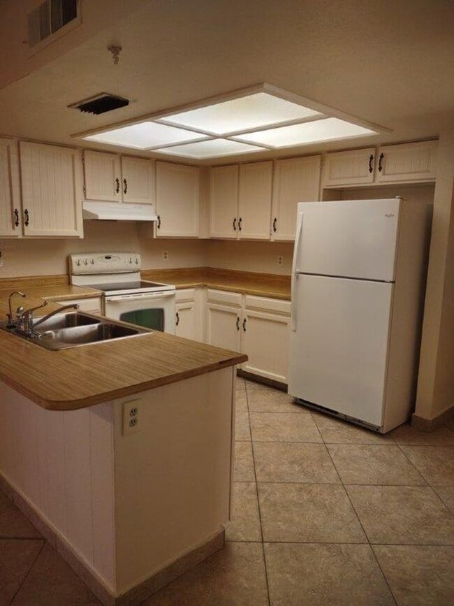 Building Photo - GREAT HOME. NO HOA!!