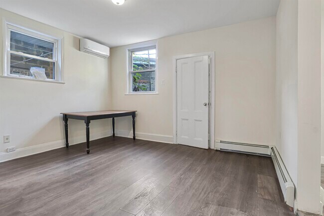 Foto del edificio - 62 W 8th St