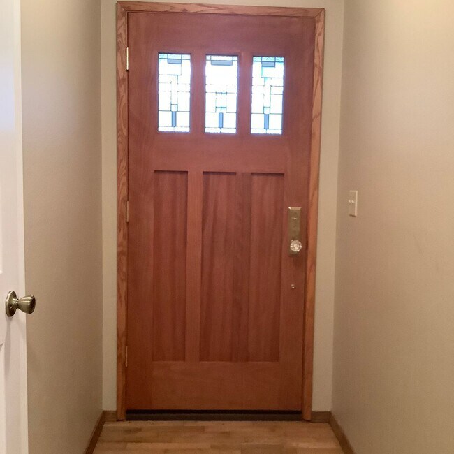 Building Photo - Central Kitsap Rambler 3 Bed 1.5 Bath 2 ca...