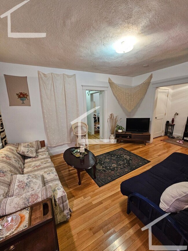 Foto del edificio - 120 Brainerd Rd