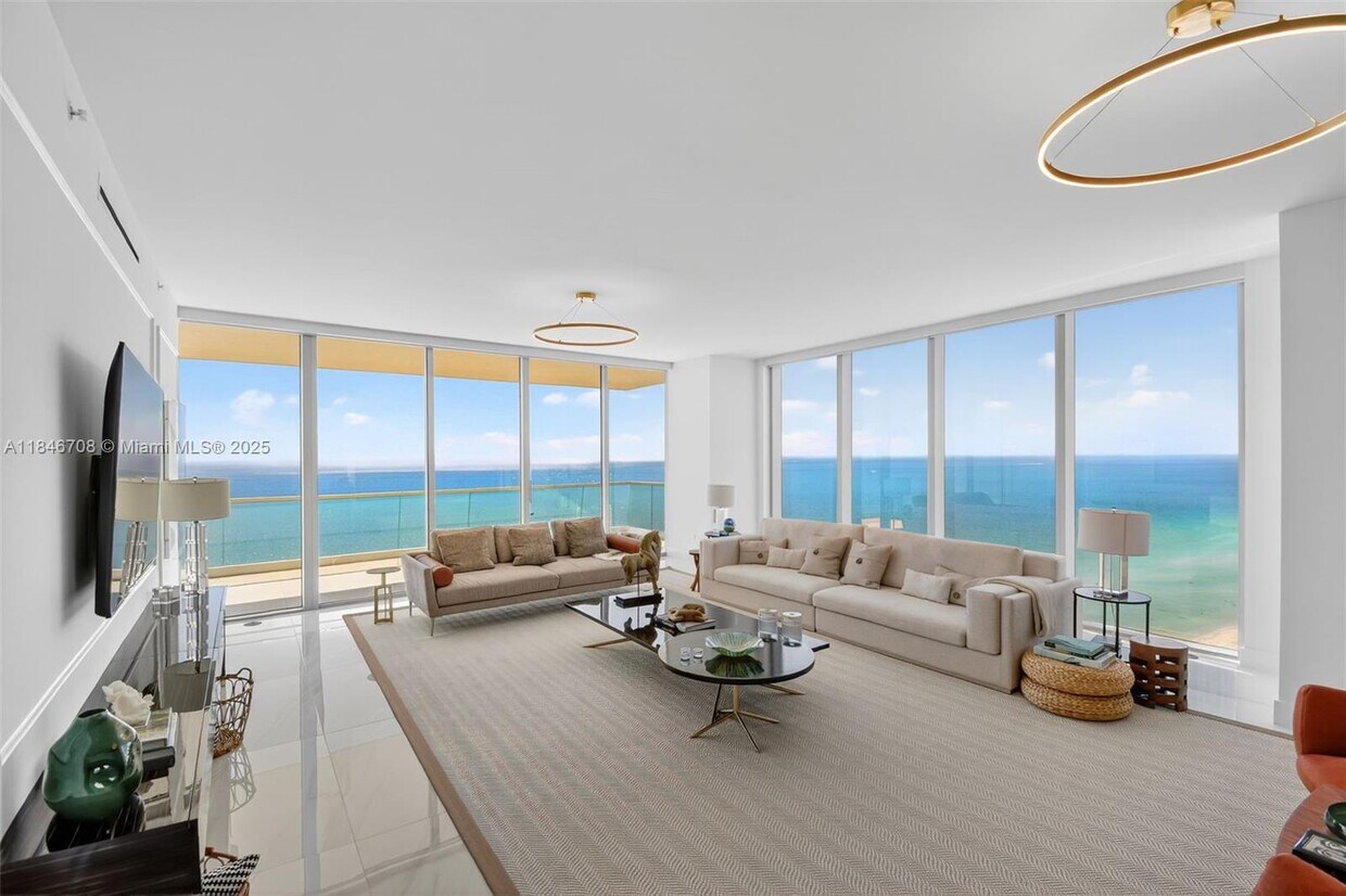 Primary Photo - 18501 Collins Ave