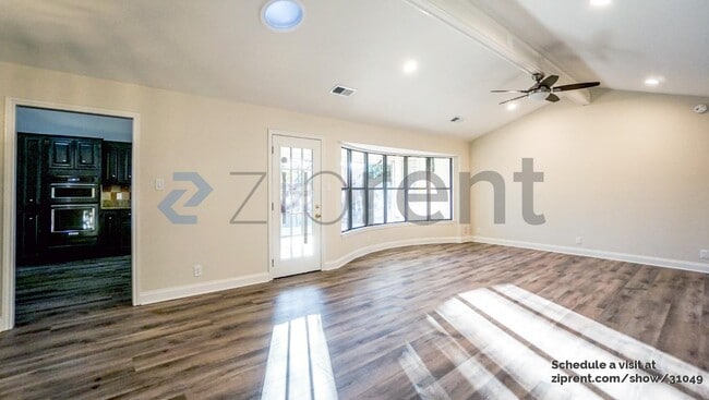 Building Photo - 2120 Wychwood Dr