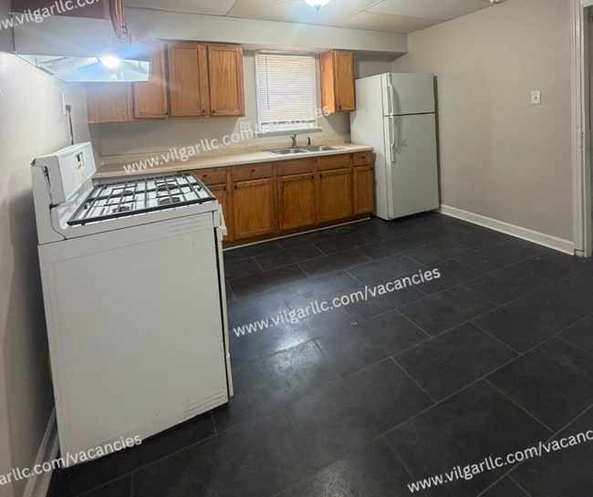 Building Photo - 4856 Magoun Ave