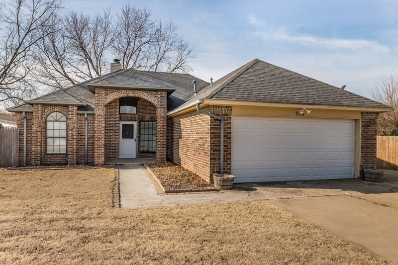 Foto principal - 904 Merlin Cir