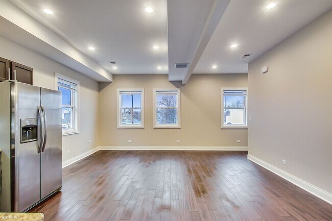 Foto del edificio - 4525 N Pulaski Rd