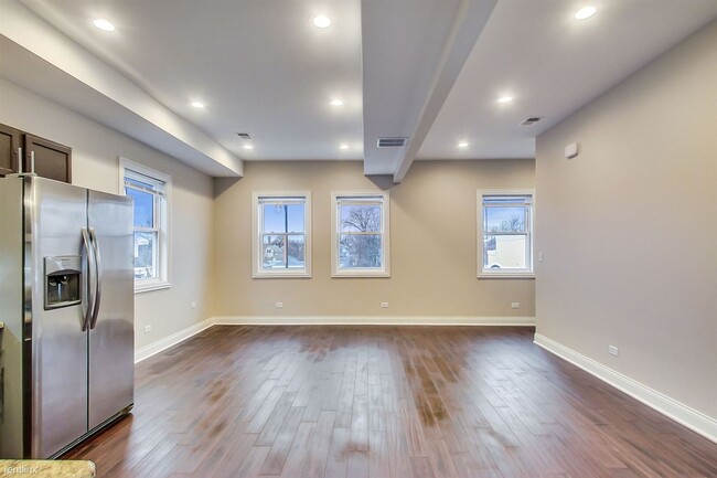 Building Photo - 4525 N Pulaski Rd