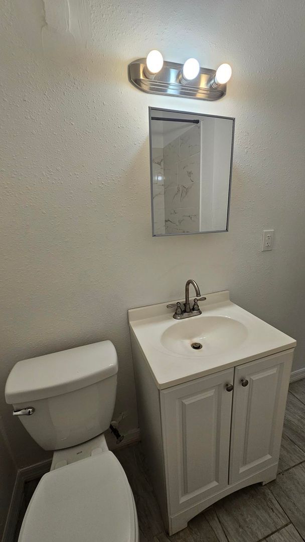 Foto del edificio - 1354 Crestwood St