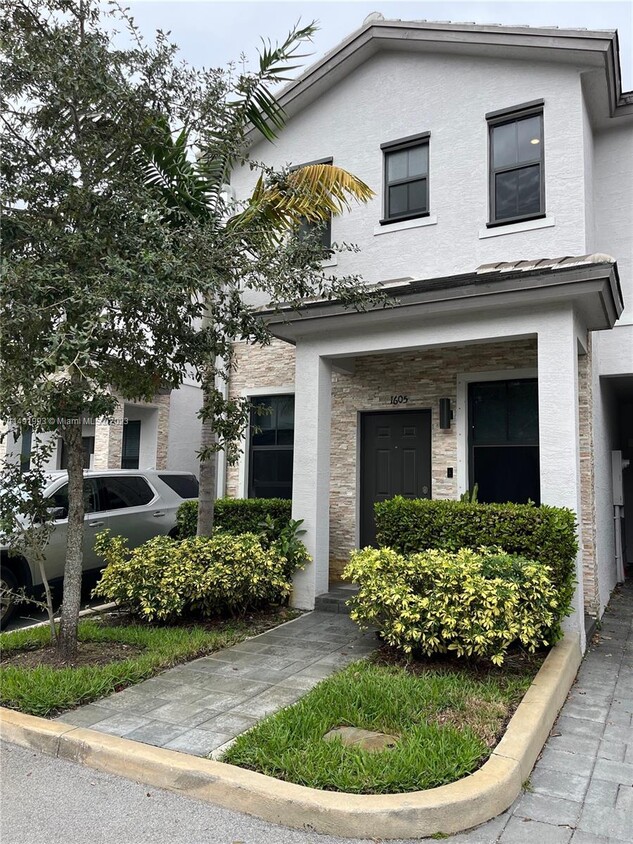 Primary Photo - 1605 SW 28th St