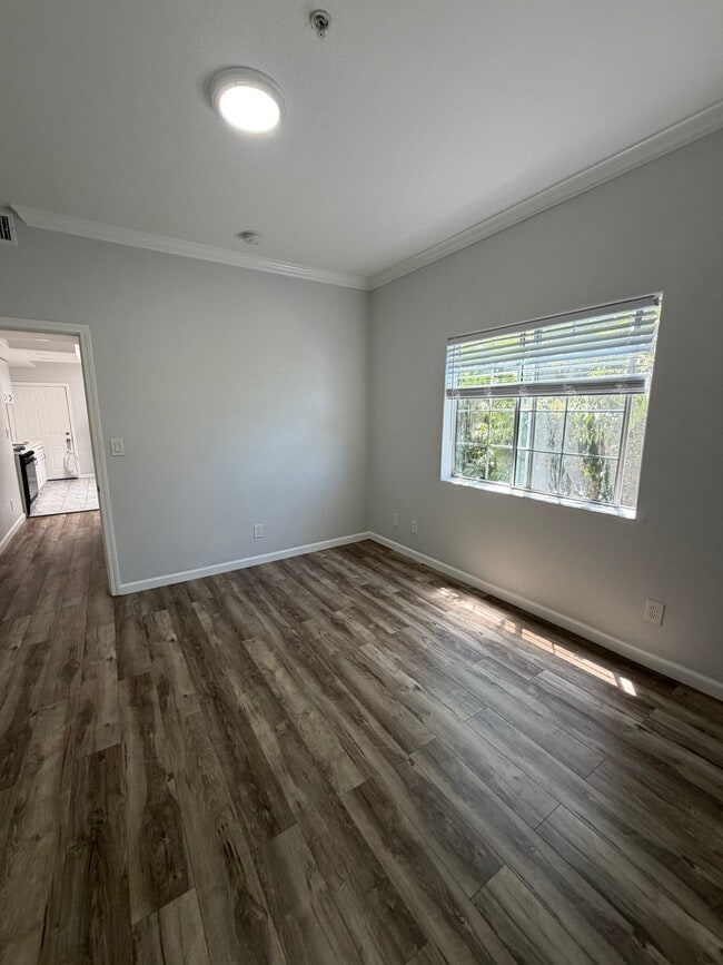 Building Photo - 1072 Laguna Ave