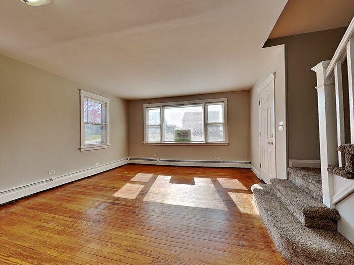 Foto principal - 7402 School Ave