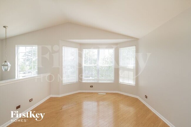 Building Photo - 949 Symphony Dr