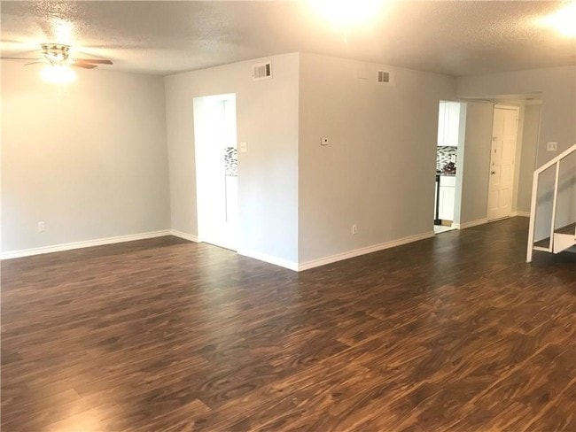 Building Photo - 3022 Eastpark Dr