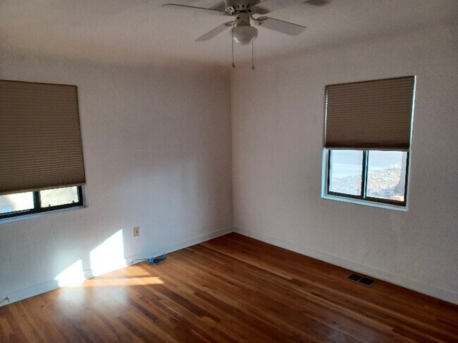 Building Photo - 3009 Delano Pl NE