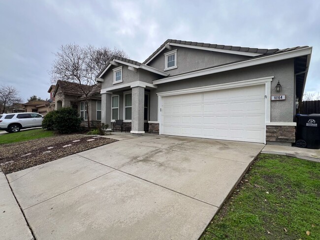 Building Photo - Spacious Home 3 Bedroom Home in Elk Grove